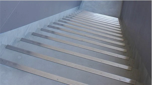 effect picture-ss stainless steel stair nosing